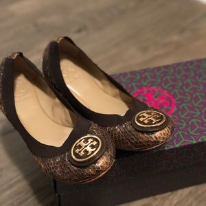 Tory Burch flat shoes size 5.5